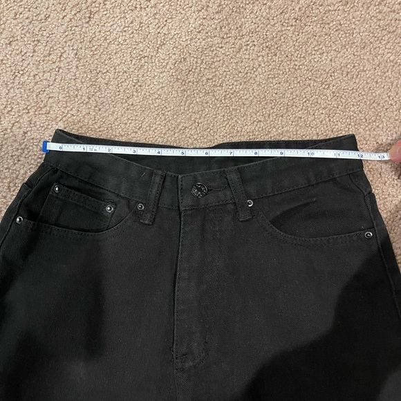 Women's SHEIN black High-waisted Raw Hem Jeans - Picture 3 of 10